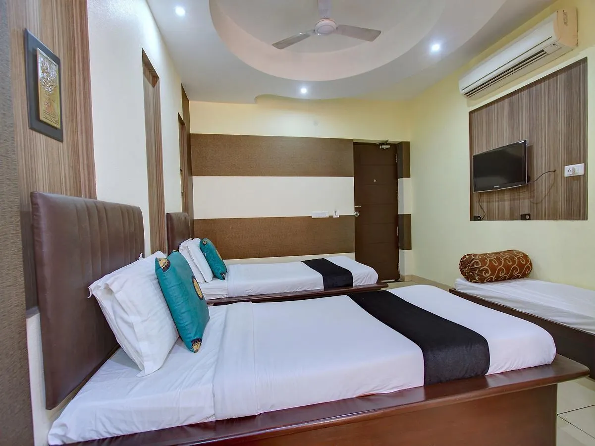 Oyo 8892 Kadambari Regency Otel Angamali 3*,