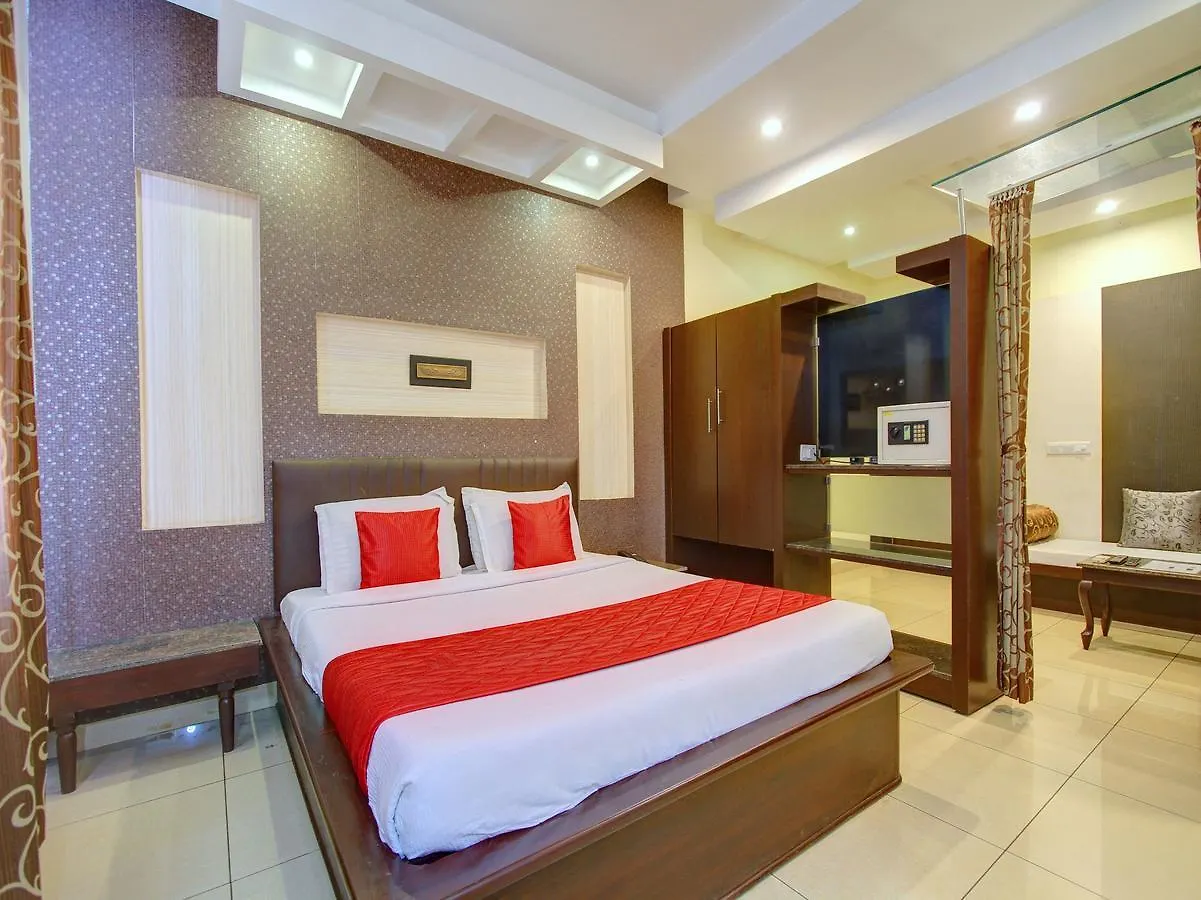 Oyo 8892 Kadambari Regency Otel Angamali