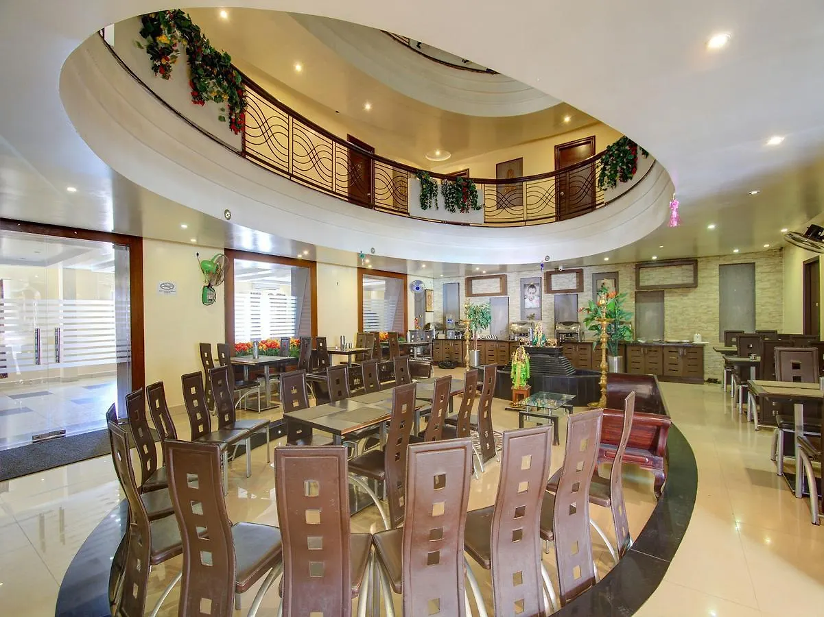 Oyo 8892 Kadambari Regency Otel Angamali Hindistan