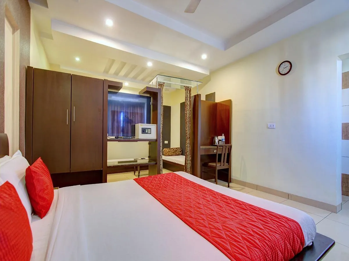 ***  Oyo 8892 Kadambari Regency Otel Angamali Hindistan