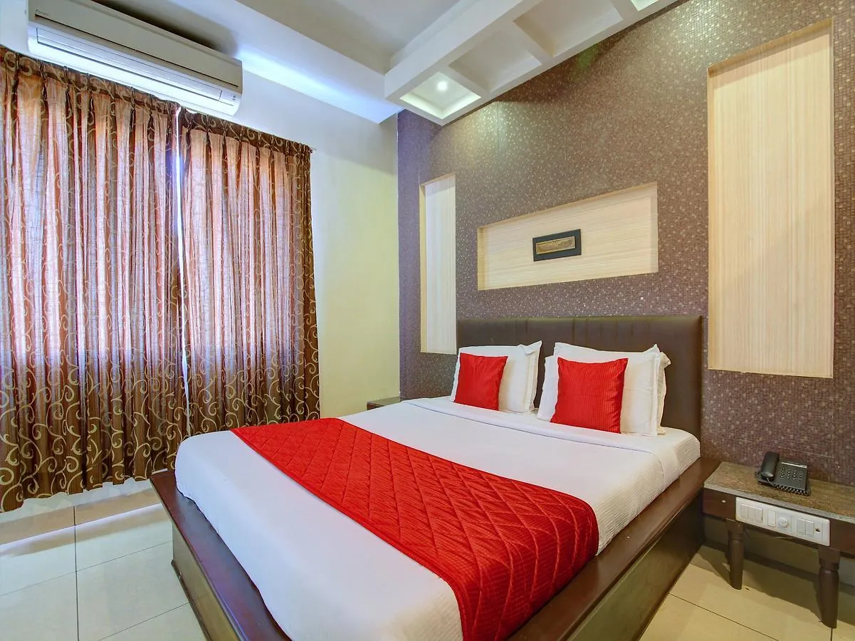 Oyo 8892 Kadambari Regency Otel Angamali