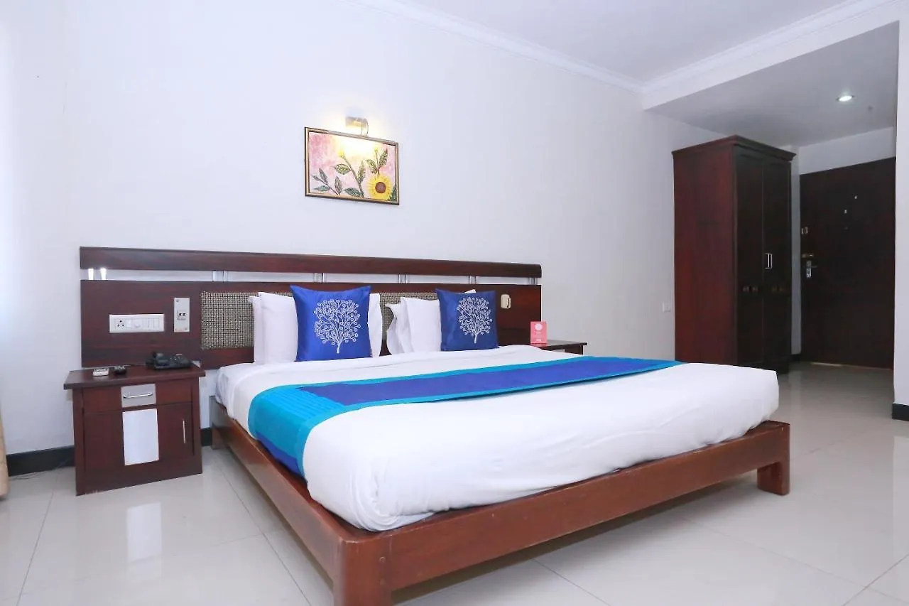 Oyo 8892 Kadambari Regency Otel Angamali 3*,