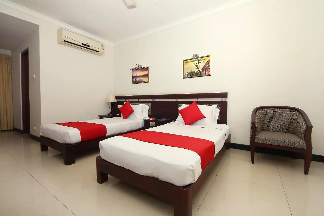 Oyo 8892 Kadambari Regency Otel Angamali