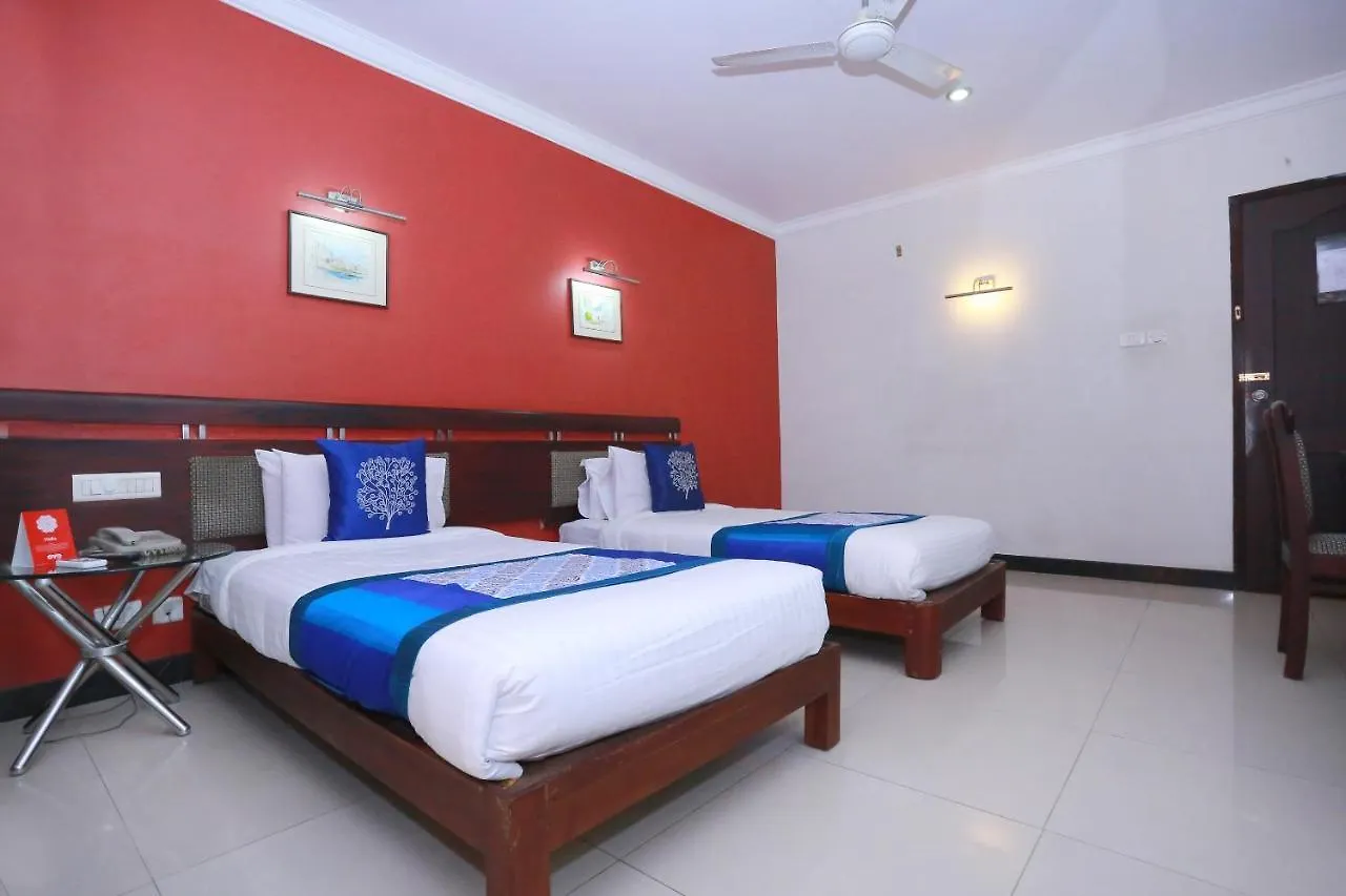 Oyo 8892 Kadambari Regency Otel Angamali Hindistan