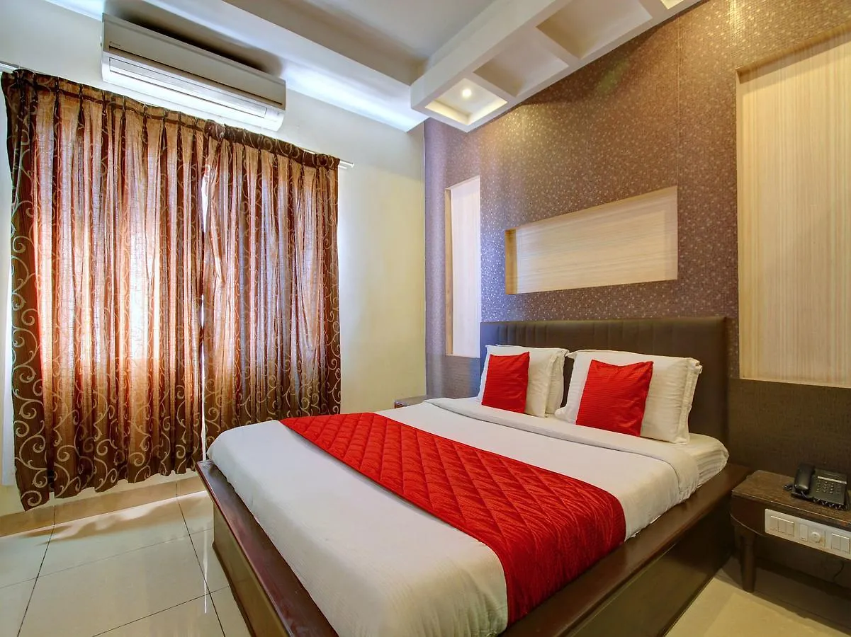 ***  Oyo 8892 Kadambari Regency Hotel Angamali India