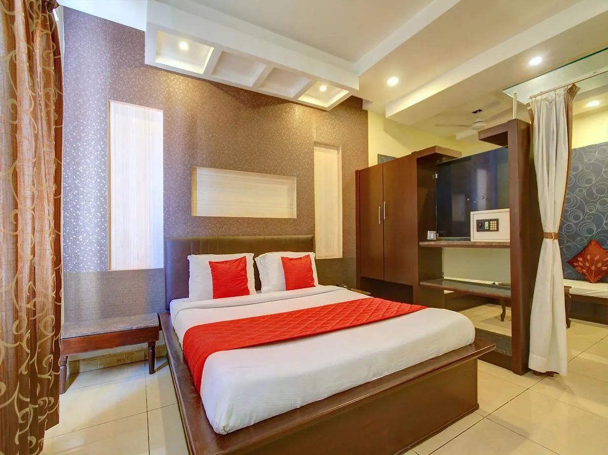 Oyo 8892 Kadambari Regency Hotel Angamali